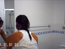 Скрытая камера в ванной комнате 