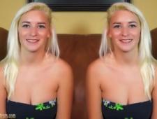 Блондинки близняшки мастурбируют по очереди 