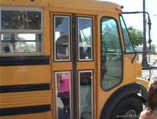 Поймал и трахнул студентку в автобусе